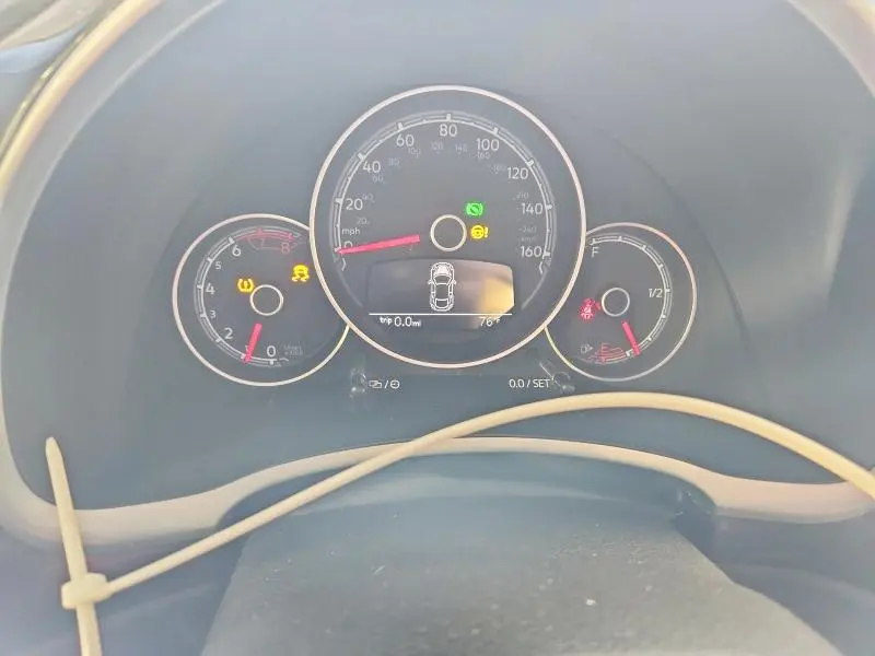 2018 VOLKSWAGEN BEETLE SE  