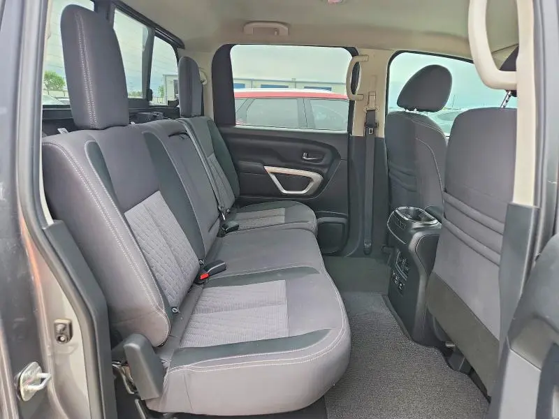 2020 NISSAN TITAN SV  