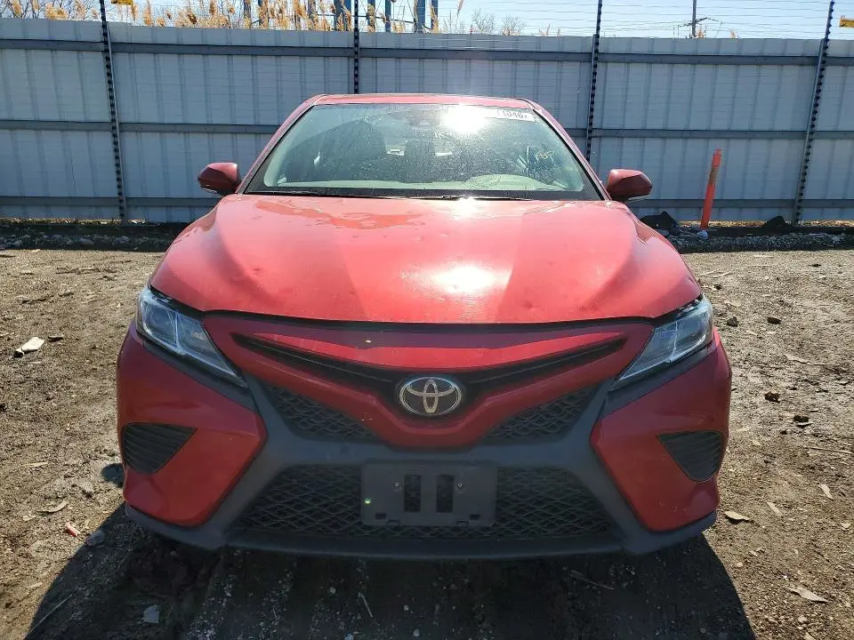 2019 TOYOTA CAMRY SE  