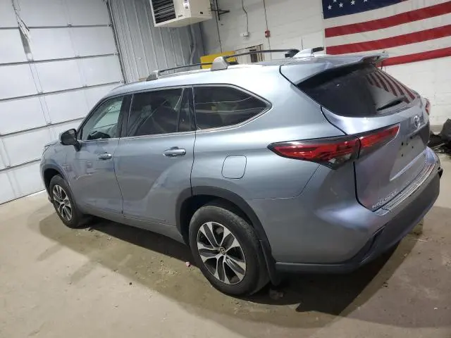 2020 TOYOTA HIGHLANDER XLE  