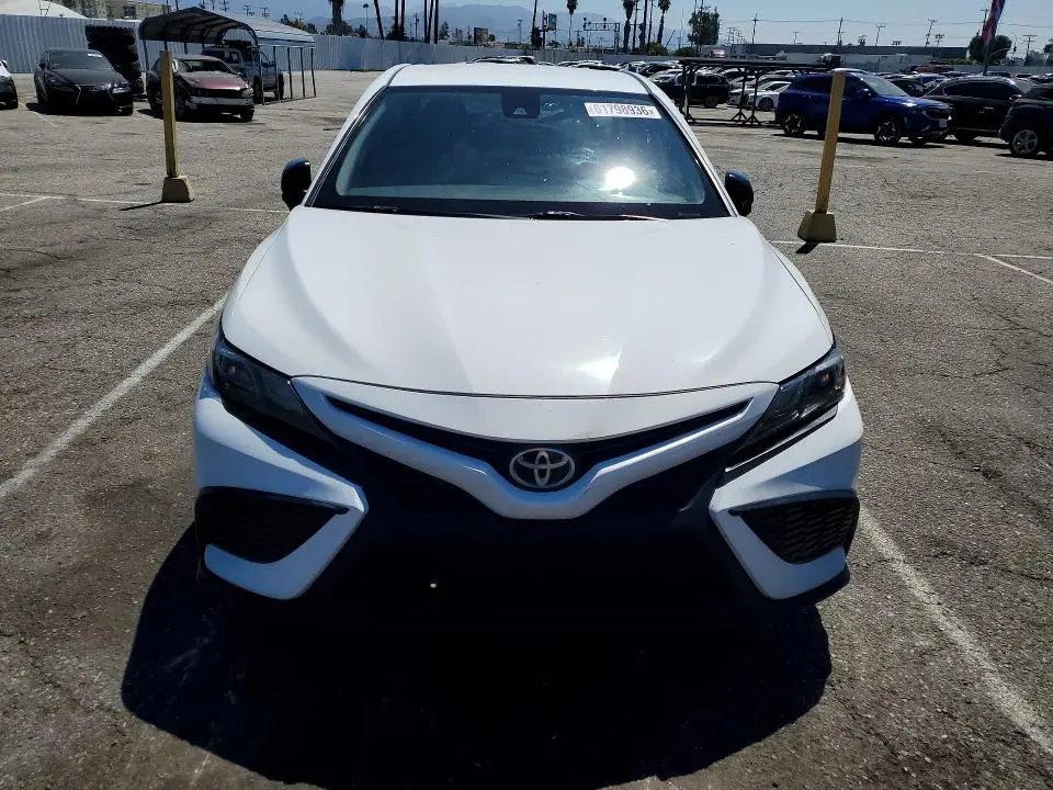 2021 TOYOTA CAMRY SE  