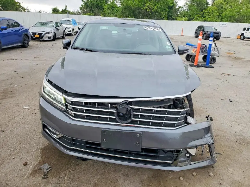 2017 VOLKSWAGEN PASSAT SE  