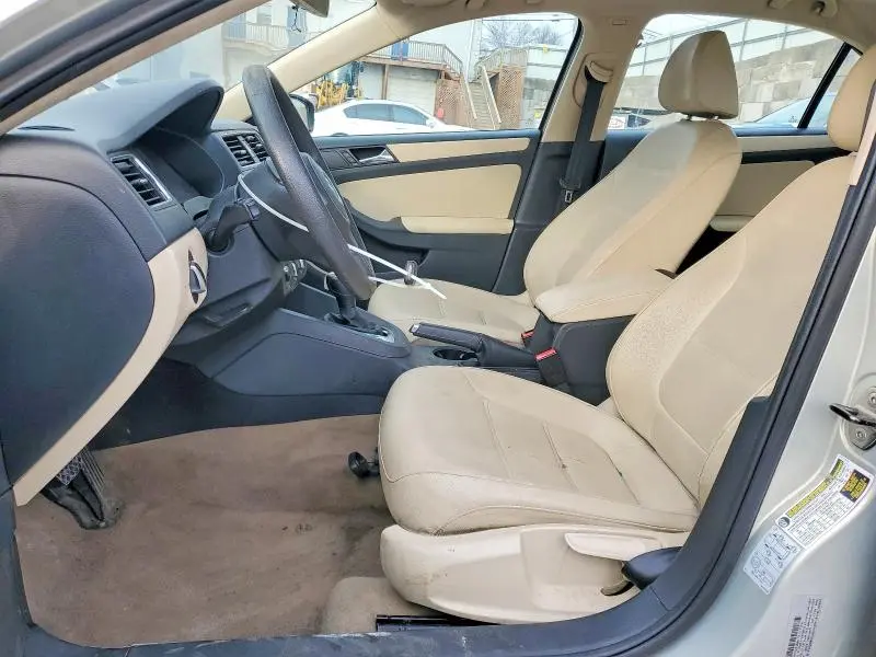 2011 VOLKSWAGEN JETTA SE  