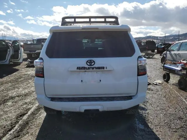 2023 TOYOTA 4RUNNER SE  