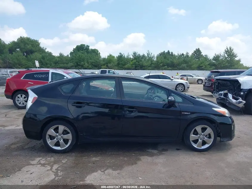2013 TOYOTA PRIUS THREE SE