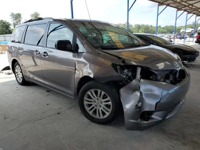 2013 TOYOTA SIENNA XLE  