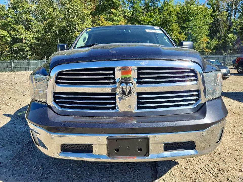 2015 RAM 1500 SLT  