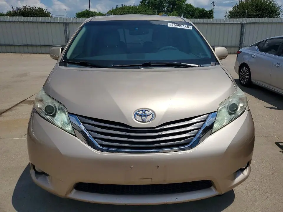 2011 TOYOTA SIENNA   