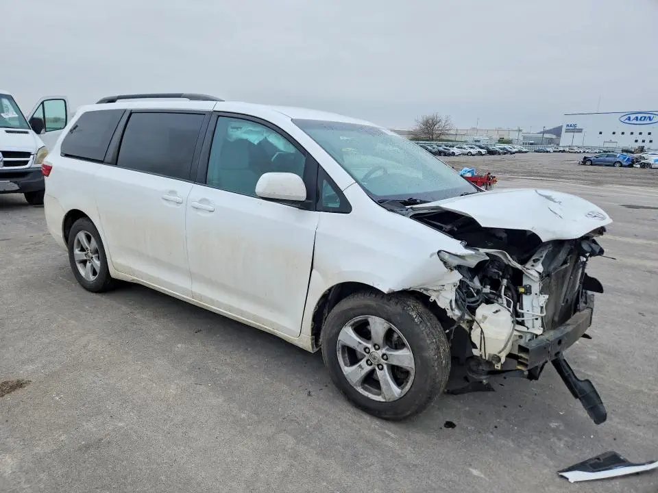 2015 TOYOTA SIENNA LE 8-PASSENGER  