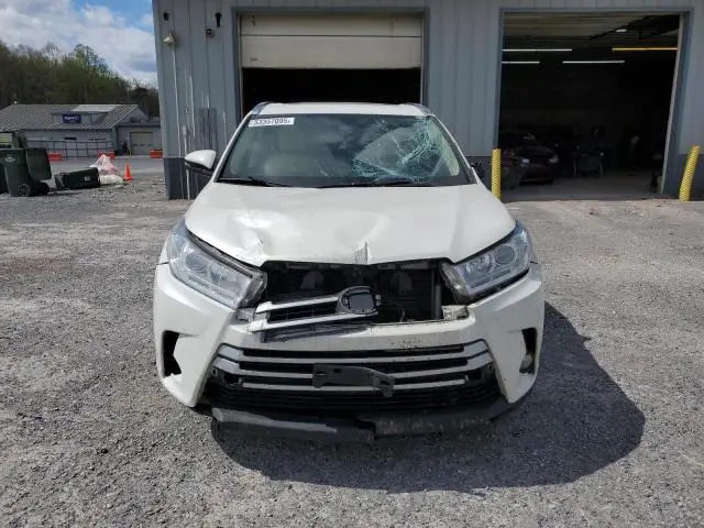 2019 TOYOTA HIGHLANDER SE  