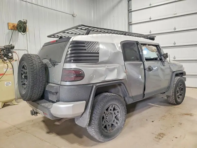 2010 TOYOTA FJ CRUISER   