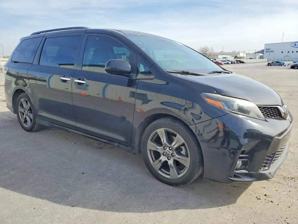 2020 TOYOTA SIENNA SE 8-PASSENGER  