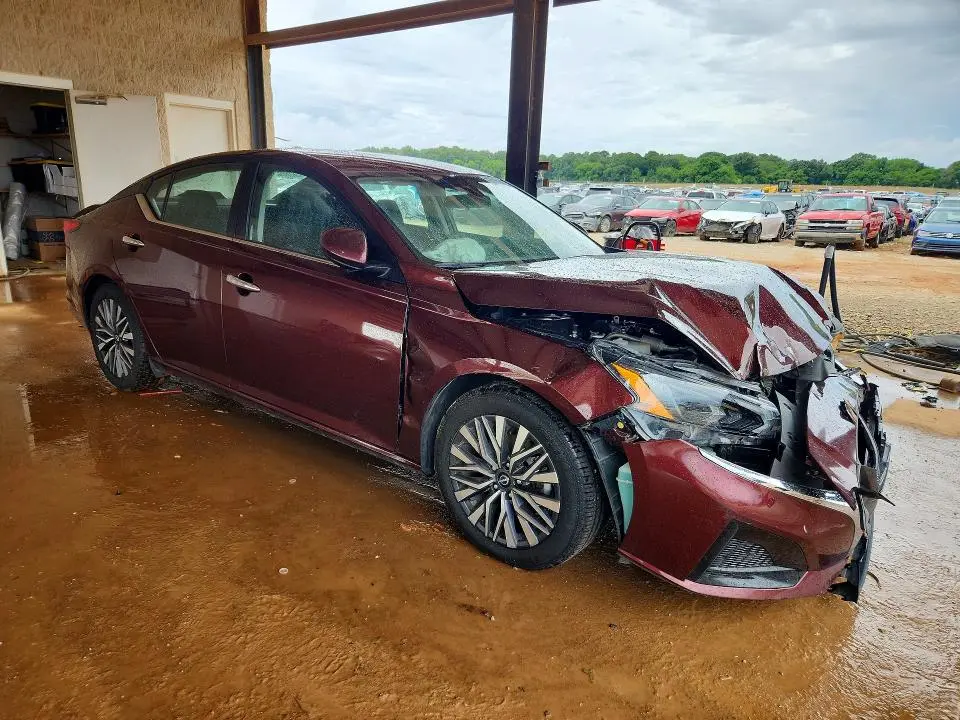2023 NISSAN ALTIMA SV  