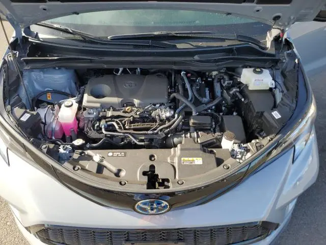 2025 TOYOTA SIENNA XSE  