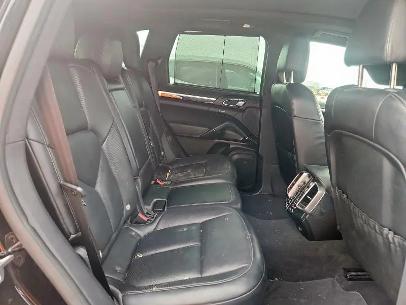 2017 PORSCHE CAYENNE   