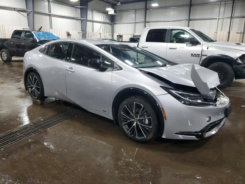 2025 TOYOTA PRIUS XLE  