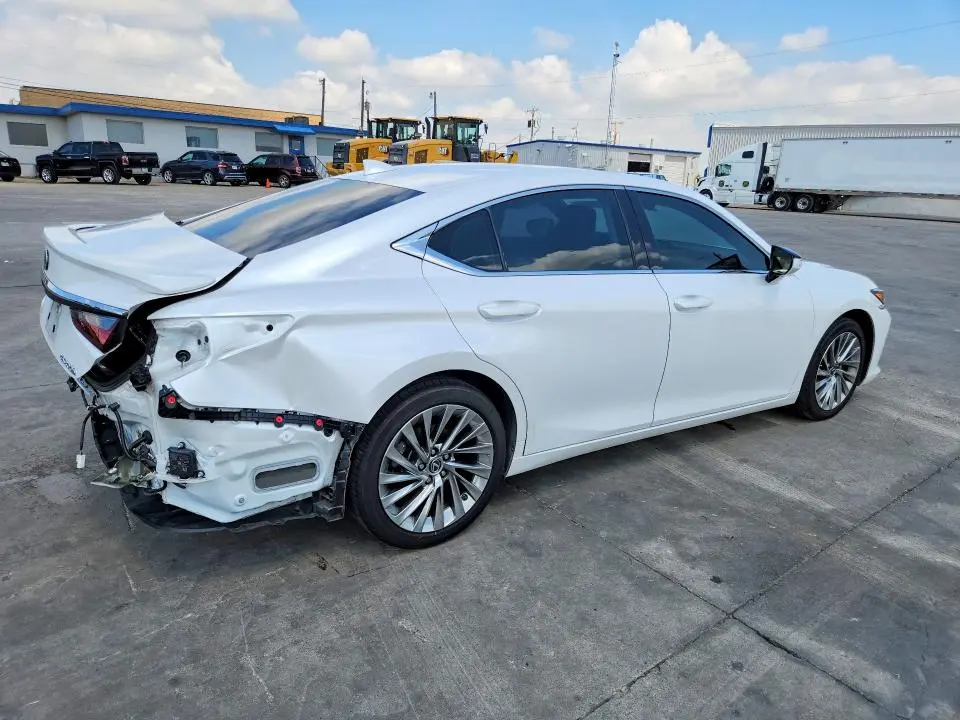 2023 LEXUS ES 300H ULTRA LUXURY  