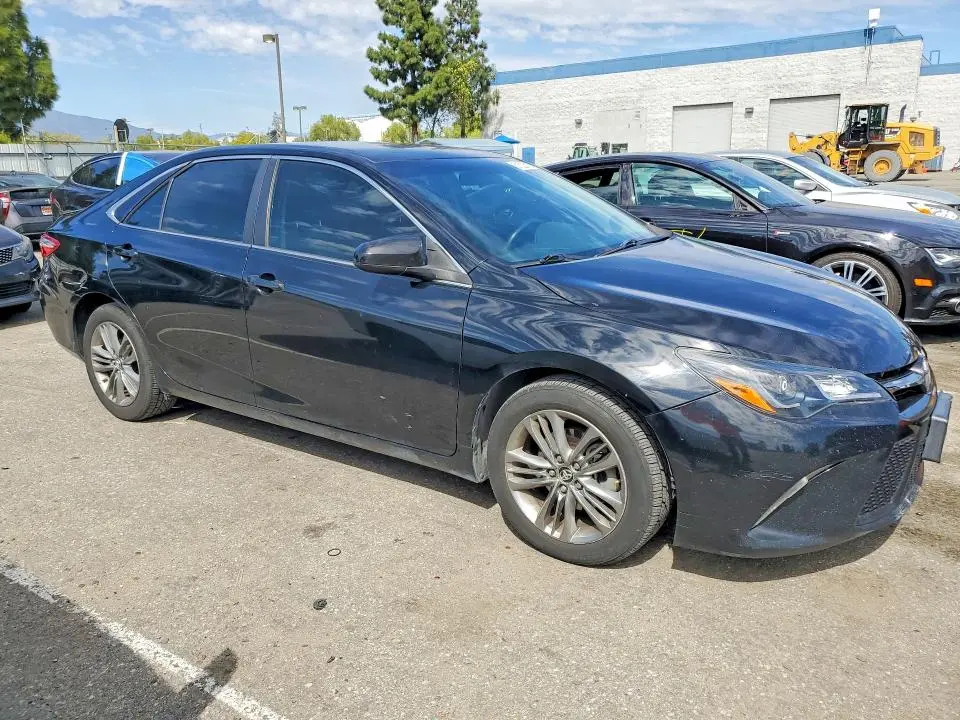 2016 TOYOTA CAMRY SE  