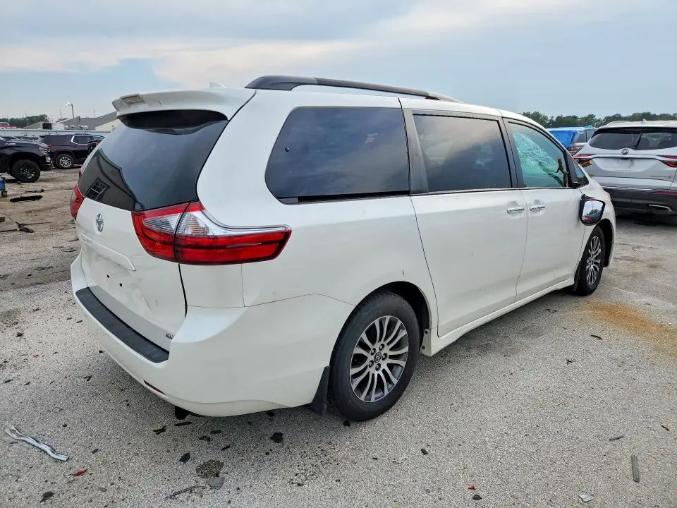 2020 TOYOTA SIENNA XLE 8-PASSENGER  