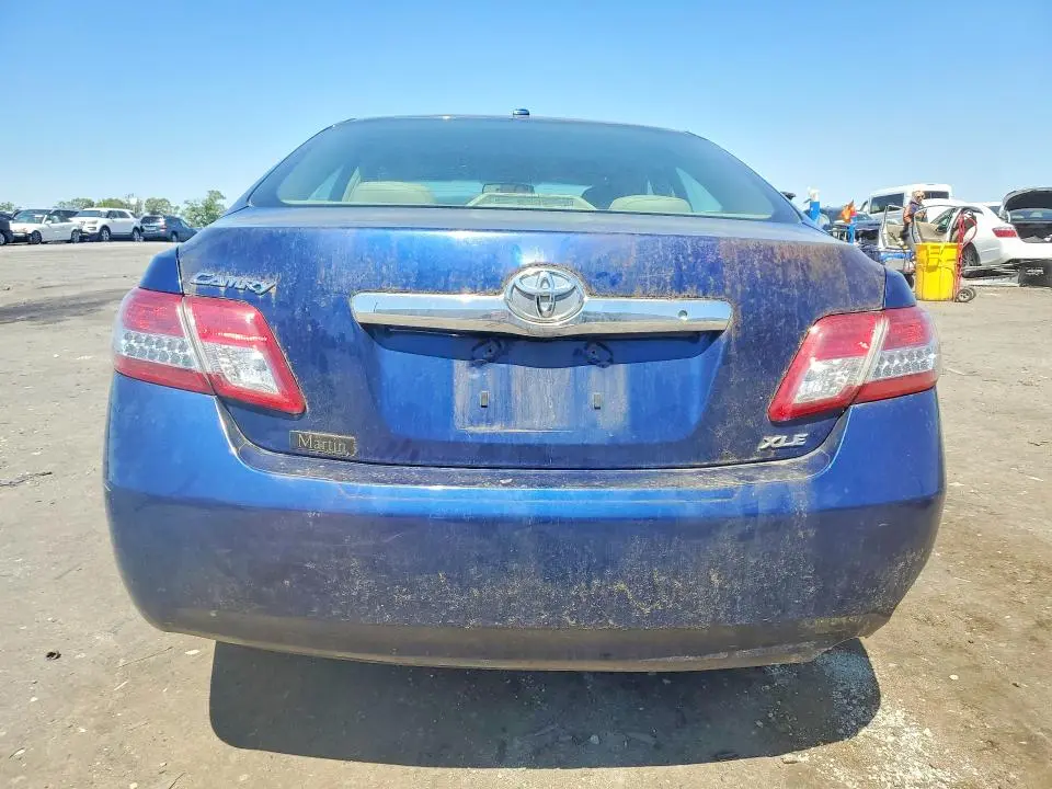 2011 TOYOTA CAMRY XLE  