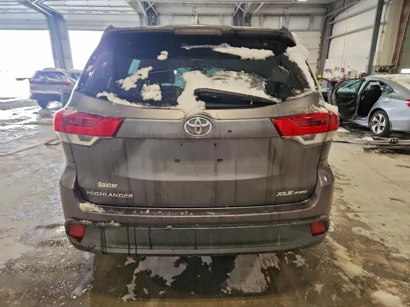 2019 TOYOTA HIGHLANDER SE  