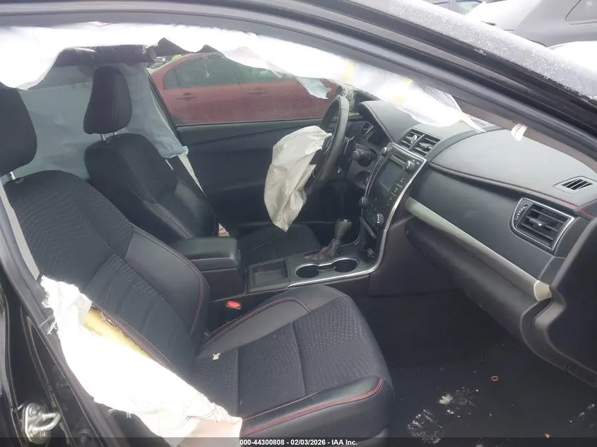 2015 TOYOTA CAMRY SE