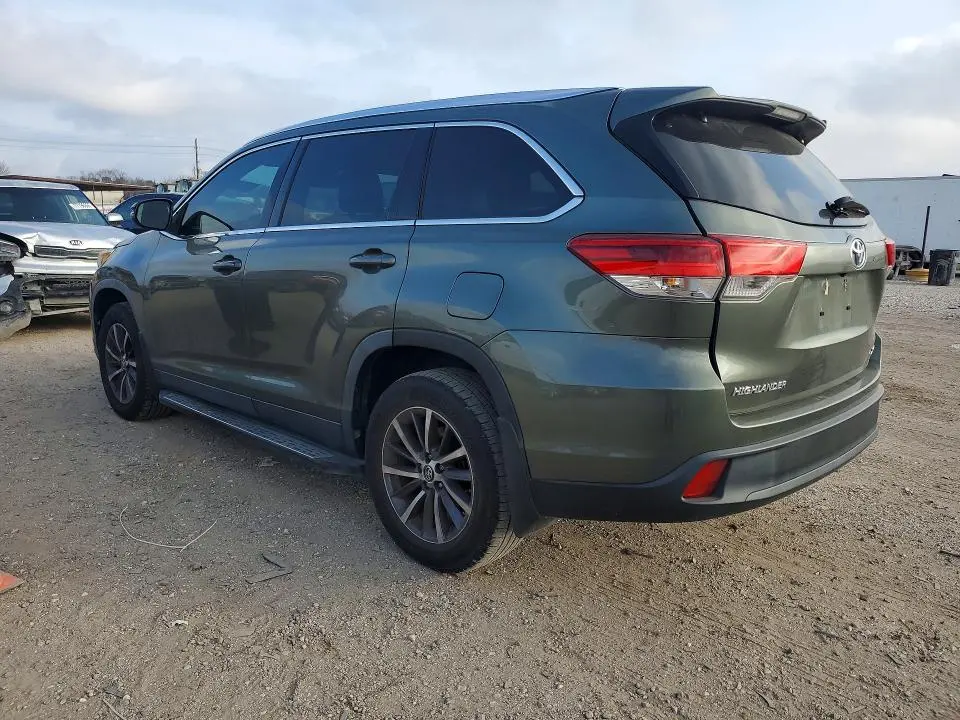 2019 TOYOTA HIGHLANDER SE  