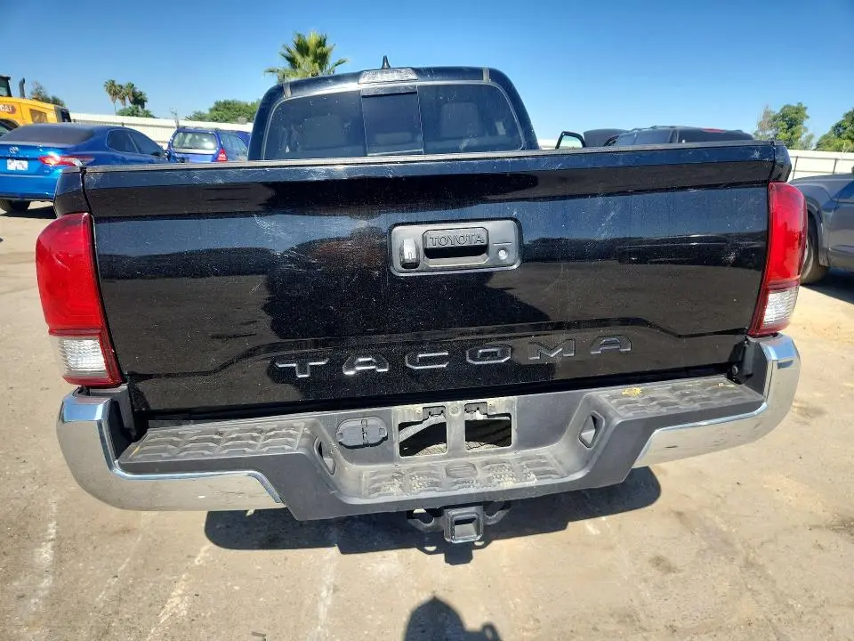 2022 TOYOTA TACOMA SR5 V6  