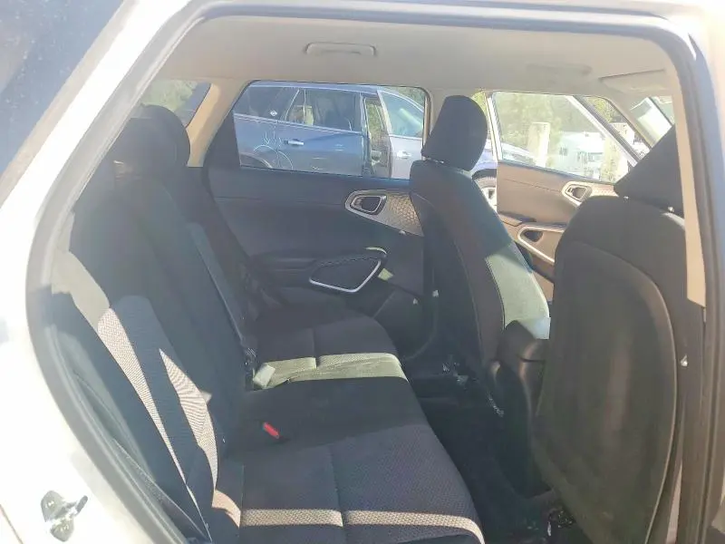 2021 KIA SOUL LX  