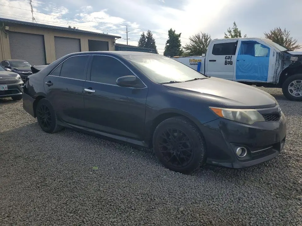 2013 TOYOTA CAMRY SE  