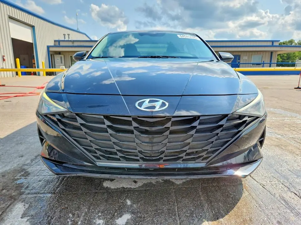 2021 HYUNDAI ELANTRA SE  