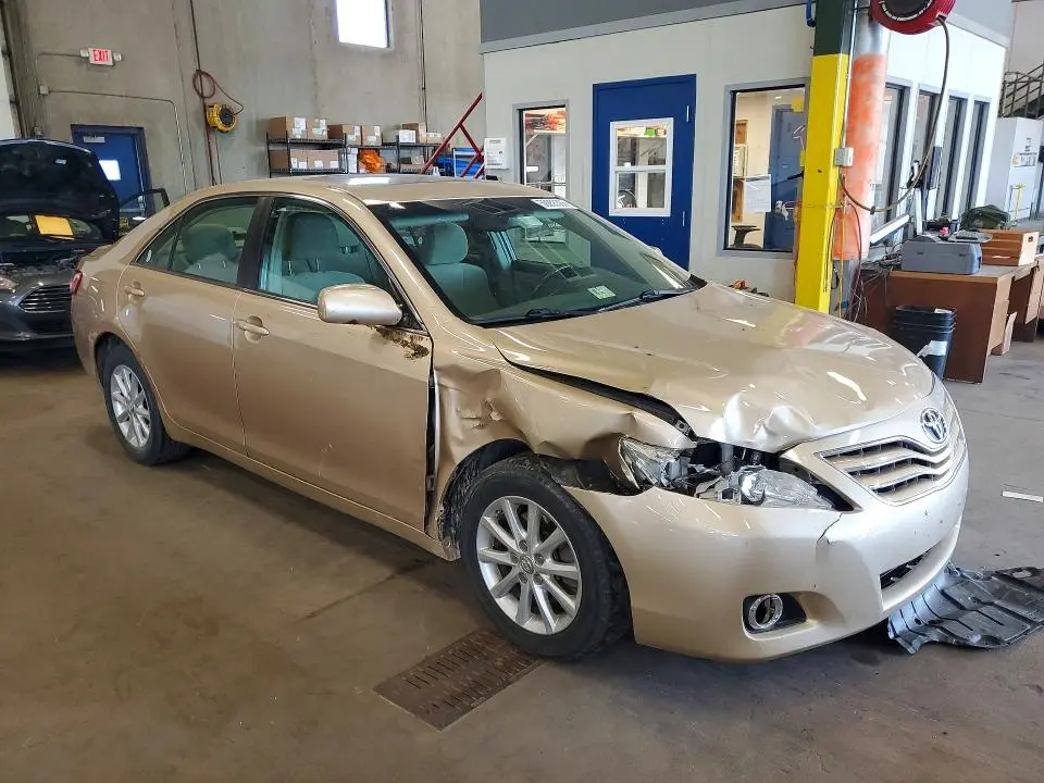 2011 TOYOTA CAMRY XLE  