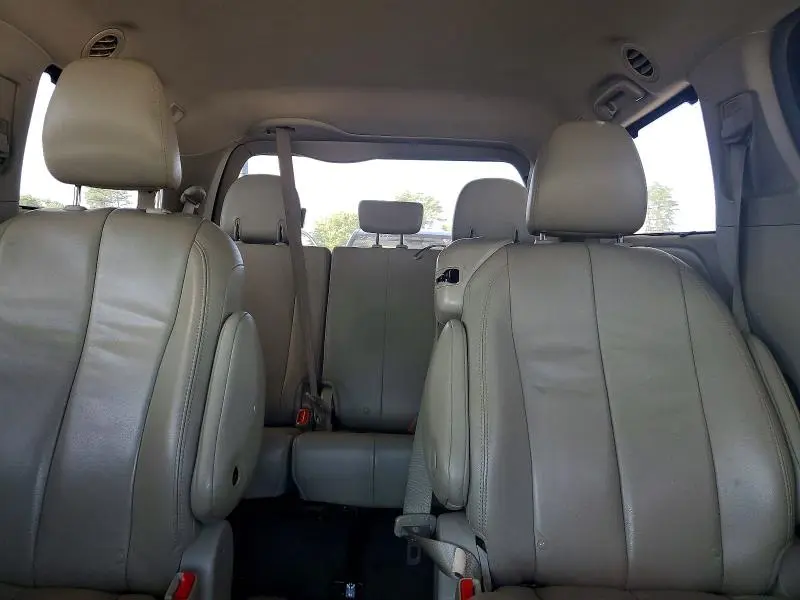 2014 TOYOTA SIENNA XLE 8-PASSENGER  