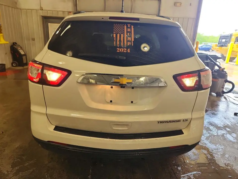 2014 CHEVROLET TRAVERSE LS  