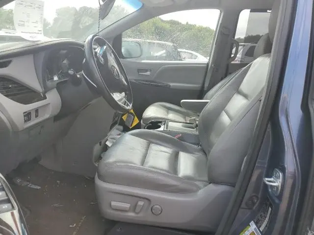 2017 TOYOTA SIENNA XLE