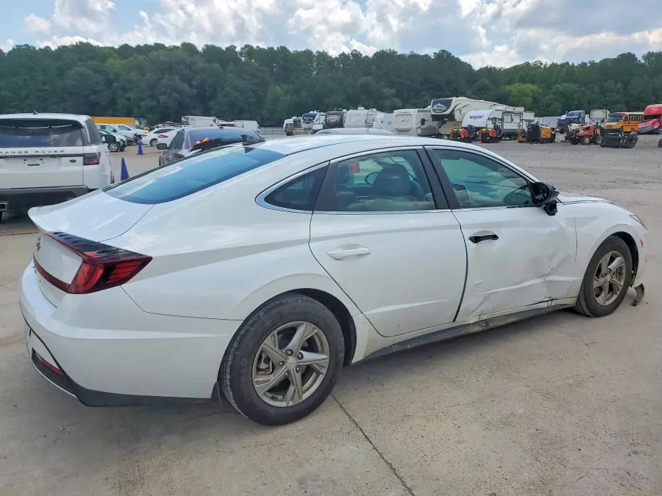 2022 HYUNDAI SONATA SE  
