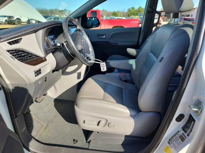 2020 TOYOTA SIENNA XLE PREMIUM 8-PASSENGER  
