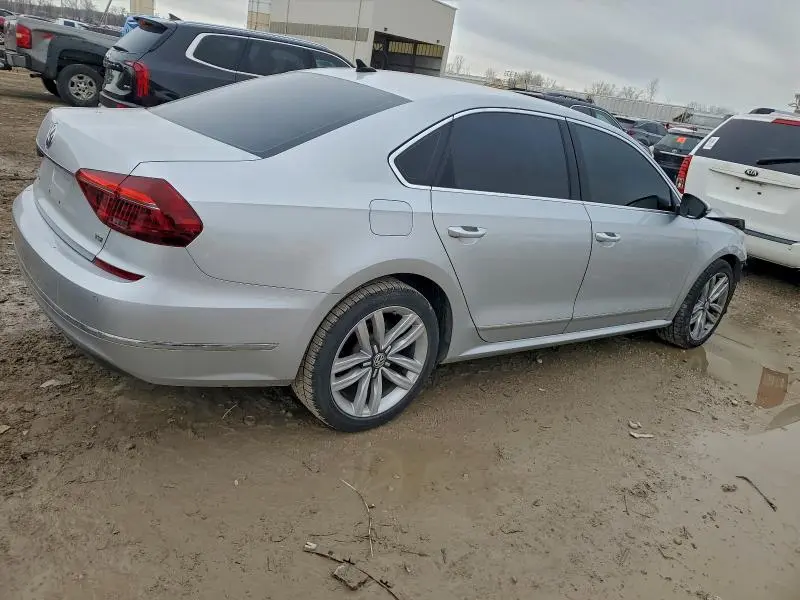 2017 VOLKSWAGEN PASSAT SE  
