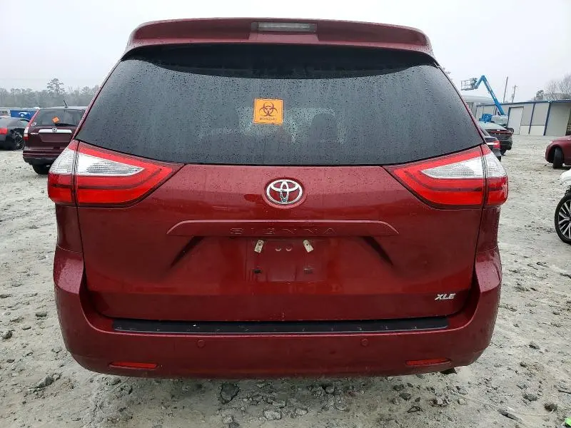 2017 TOYOTA SIENNA XLE  