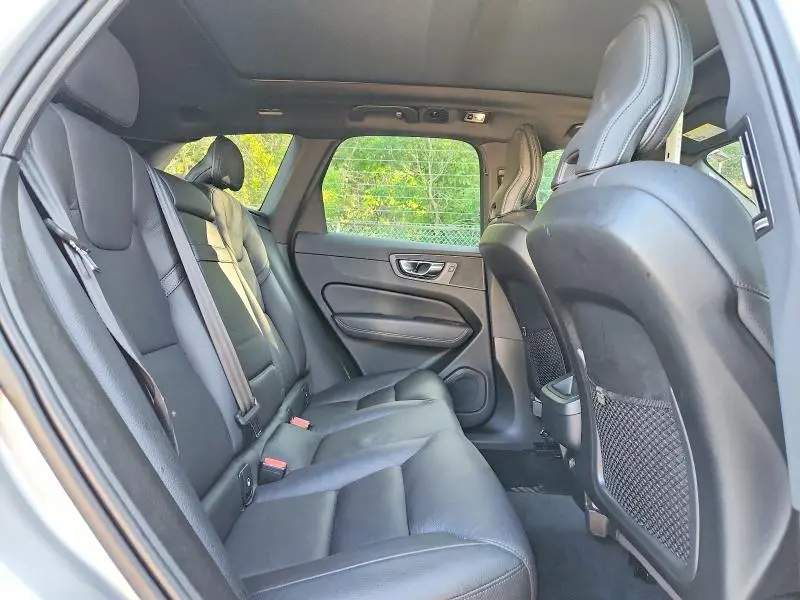2020 VOLVO XC60 T6 MOMENTUM  