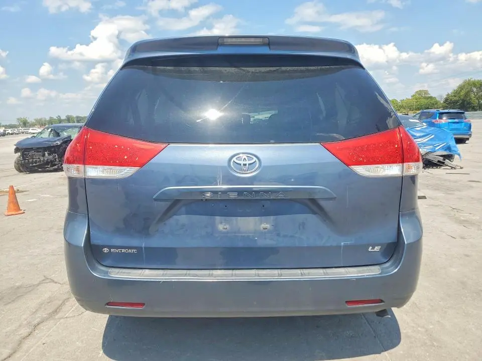 2014 TOYOTA SIENNA LE  