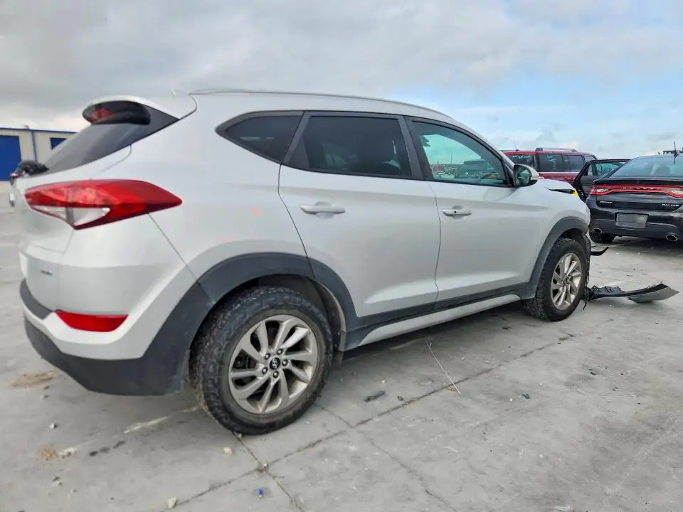 2017 HYUNDAI TUCSON SE PLUS  