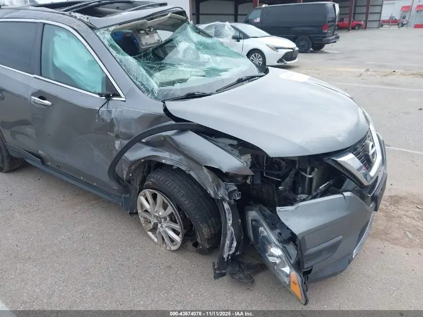 2017 NISSAN ROGUE SV