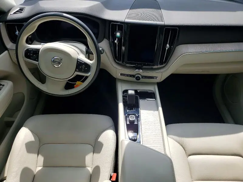 2023 VOLVO XC60 PLUS  