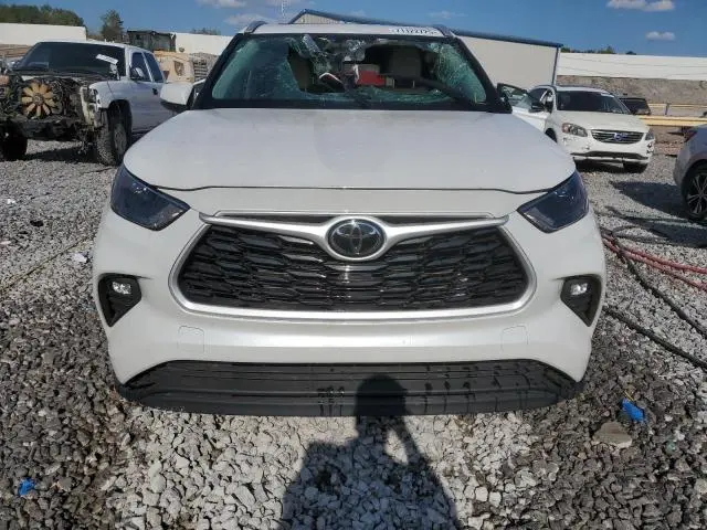 2024 TOYOTA HIGHLANDER LE  