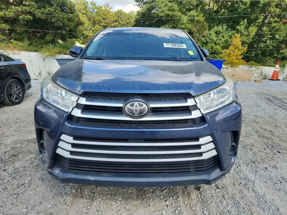 2017 TOYOTA HIGHLANDER LE  
