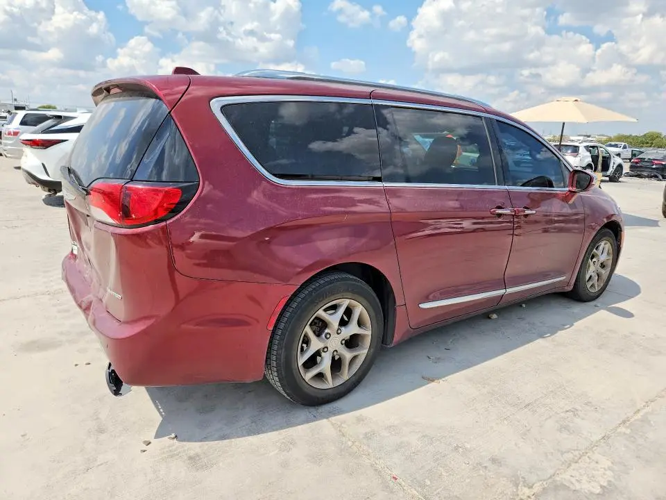 2017 CHRYSLER PACIFICA LIMITED  