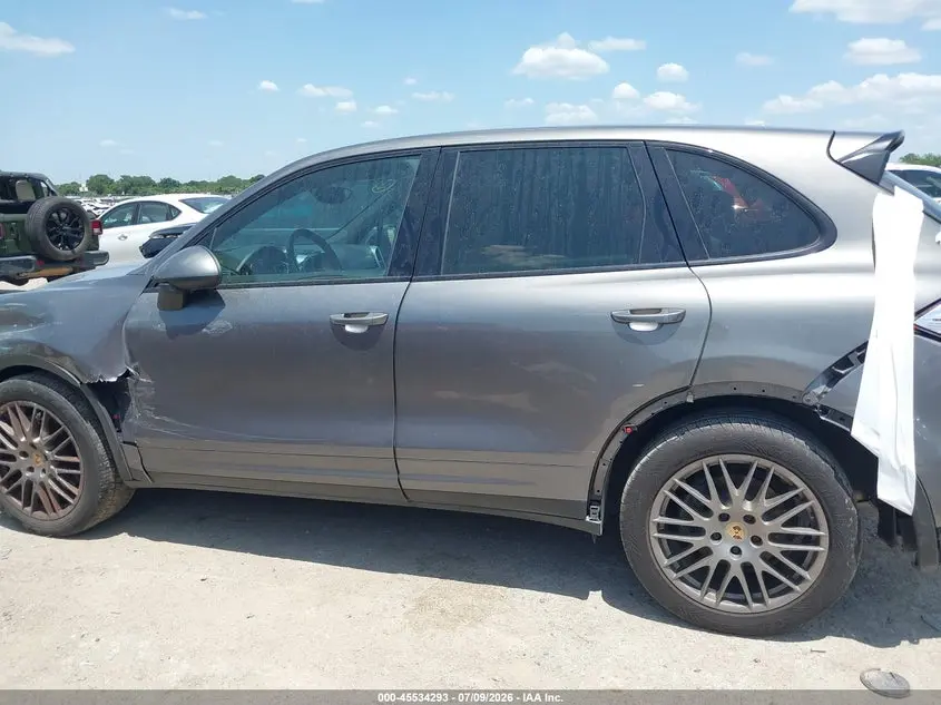 2013 PORSCHE CAYENNE  