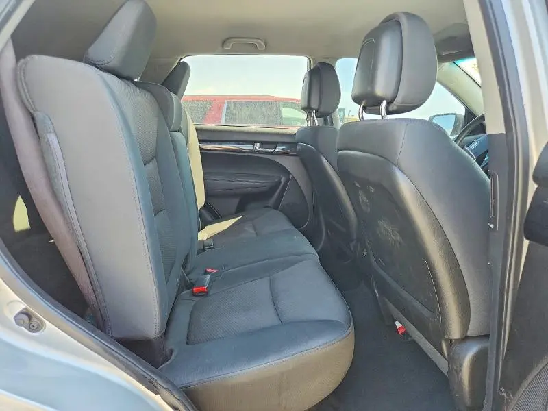 2011 KIA SORENTO LX  