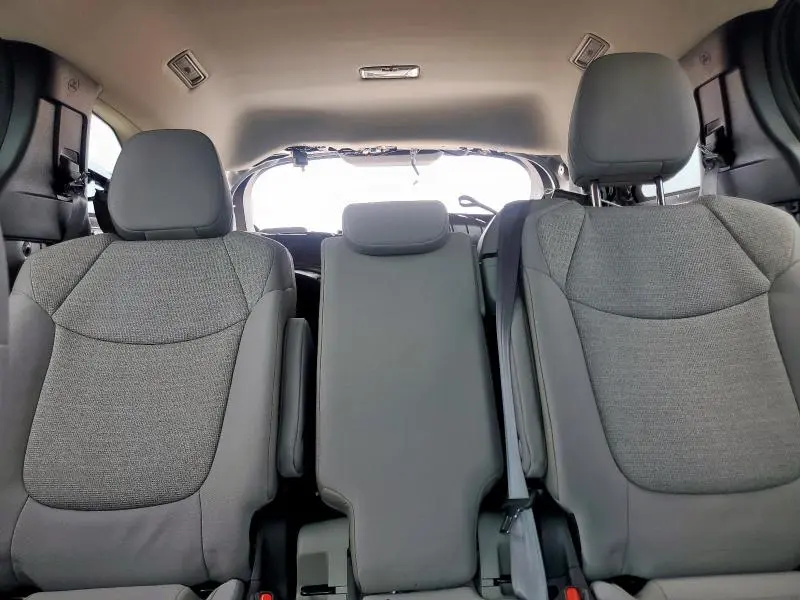 2025 TOYOTA SIENNA LE  